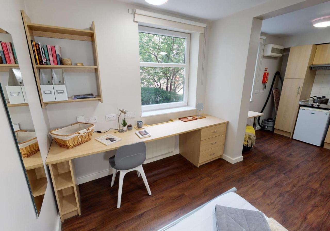 Private Bedrooms With Shared Kitchen And Studios At Iq Tufnell House In London Exterior photo